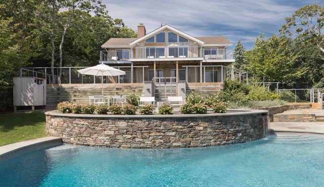 Pristine Modern Beachhouse; 5 min walk to beach