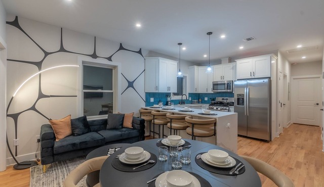 Pristine Pad, Sleep 12, Free parking, 3BRs, 20%OFF