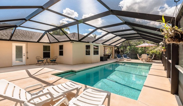🍹🌞 Pristine Paradise! Heated Private Pool, Boat Parking, Near Beaches!