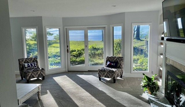 🌅Pristine Private Lakefront⛵️Hot Tub♨️, Fire Pit🪵, WIFI & AC! 🛥️