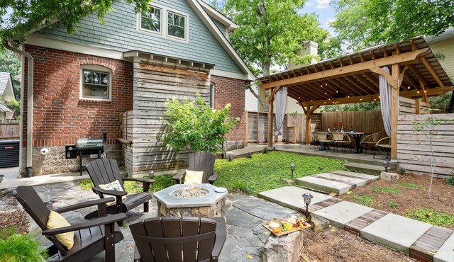 PRISTINE PROPERTY IN PRIME LOCATION — CHARMING ☆ SAFE ☆ WALK TO EVERYTHING