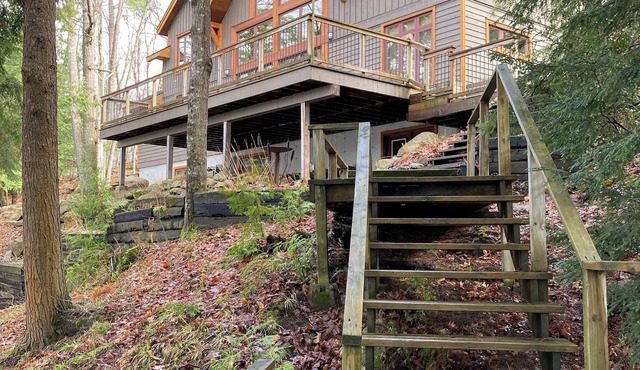 PRISTINE SKELETON LAKE - 5 Bedroom Cottage