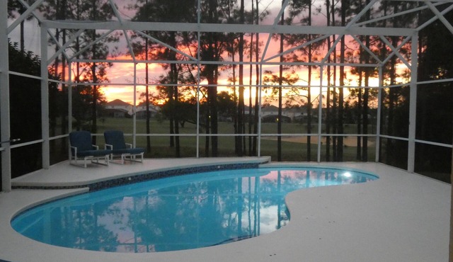 Pristine sunset villa with golf course views. and 15 minutes from Disney.