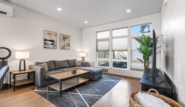 Pristine Townhome with On Site Parking in Vibrant Ballard