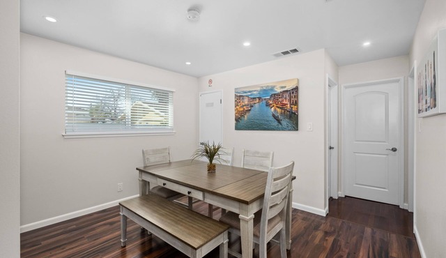 Pristine Upgraded 3B/2Bth w Easy Access to US99