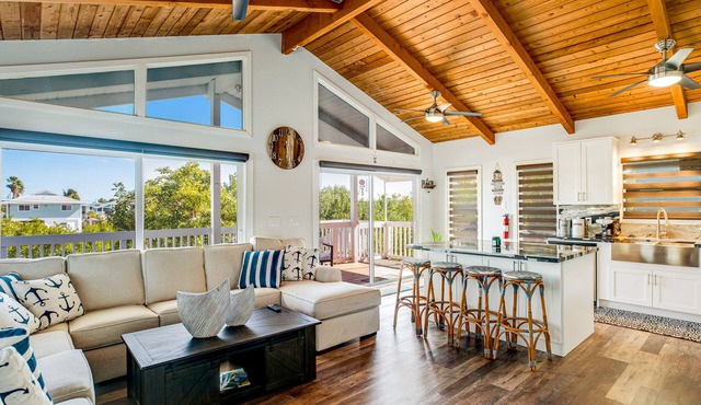 Pristine Waterfront Charmer - Outdoor Living & Dining, Dock, AC - Snowbirds OK