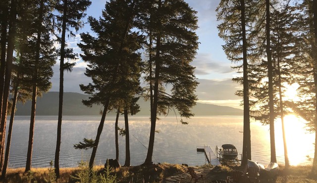 Pristine Waterfront Lake Home near Glacier National Park and Flathead Lake.