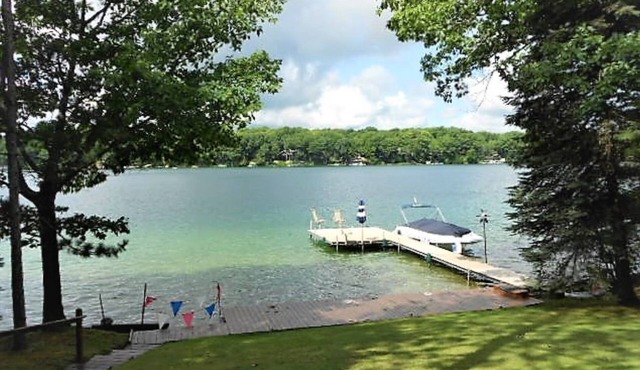 Pristine Waterfront Vacation Home On Desirable All-Sports Big Twin Lake
