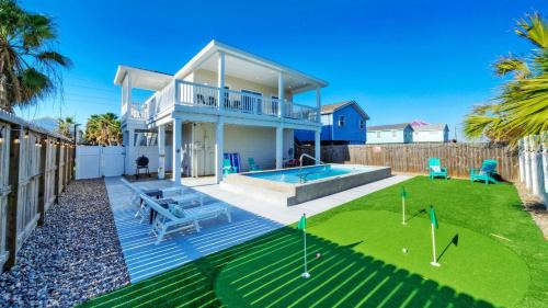 Priv Pool Yard w Putting Green Newly Remodeled Always Sunny by AvantStay