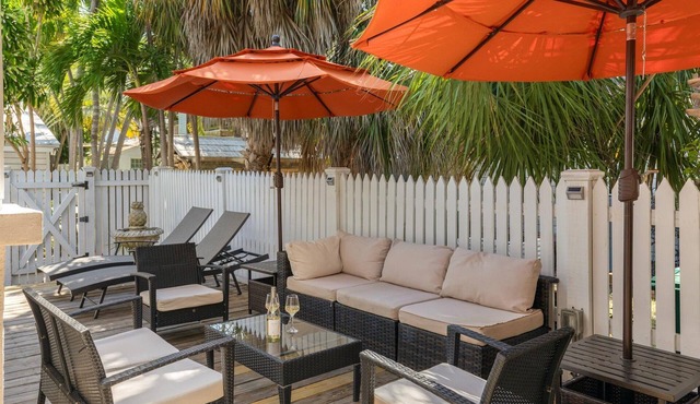 Private Home in Heart of Old Town (Shared Pool!)