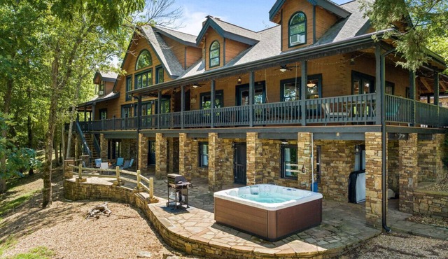 Private Retreat with Majestic Views - Just 15 Minutes from Branson