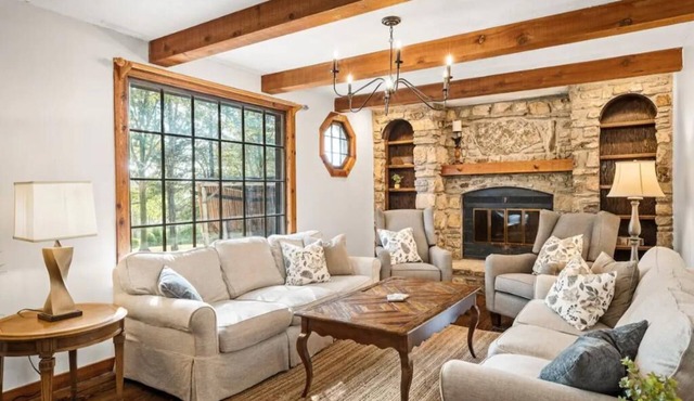 Privacy and peace at the cozy Cabin. nFamily friendly and pet friendly