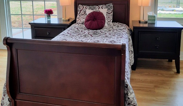 Privacy Galore!12 bedrooms near creek and walking trail