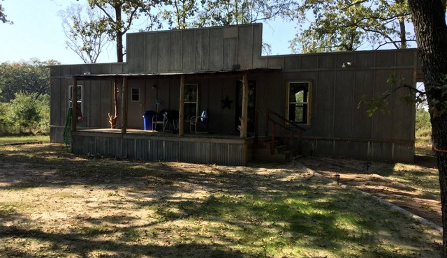 Privacy in the woods a half mile from Lake Fork public boat ramp.