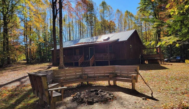 Privacy & nature with Hot Tub, Fireplace, fire pit, & local outdoor activities,