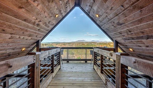 Privacy Peak- Stunning Mountain Views | Game Room | King Beds