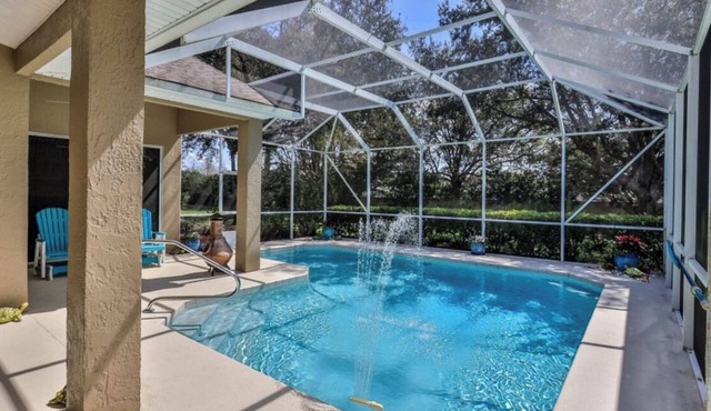 Privacy, Pool & Serenity. 3BD 3BA, 10 min to Daytona beach. Fly-In Community.
