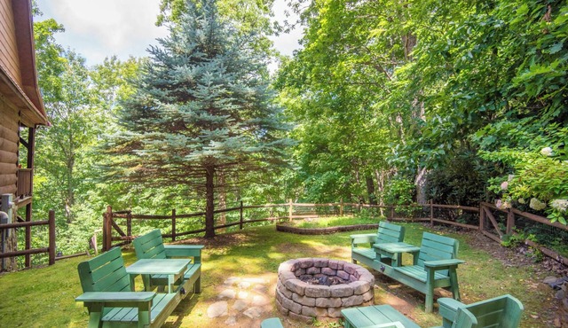 Privacy + Pool Table + FIRE PIT & Location!