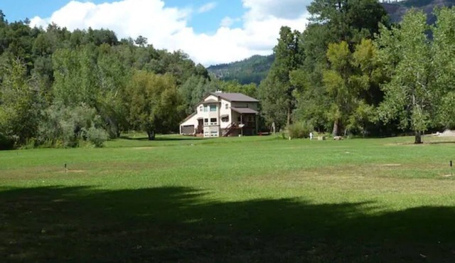 Privacy-YES! Animas Valley gem sleeps 11 on 5 acres with Creek/Pond/Natl Forest!