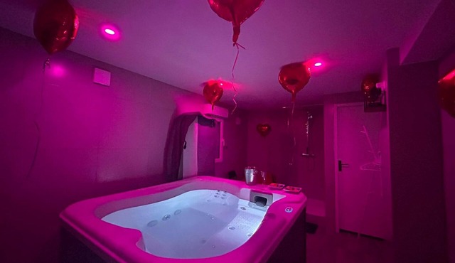 Private Jacuzzi Loveroom