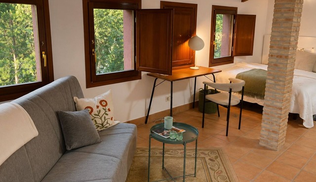 Privat guest room in family villa in nature close to Madrid