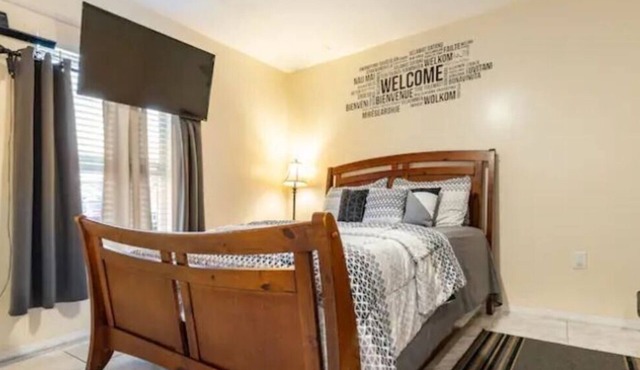 Private 1/1 Orlando Oasis: Shopping & Parks Nearby