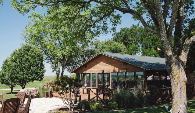 Private 1,600-Acre Texas Ranch Retreat/Lodge + Bunkhouse/Sleeps 18