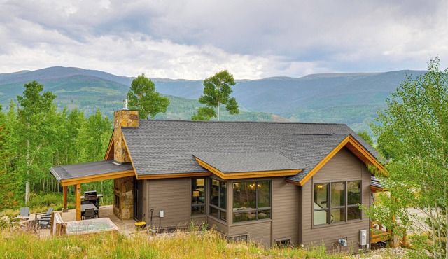 Private 1+ Acre & Hot Tub: Silverthorne Mtn Escape