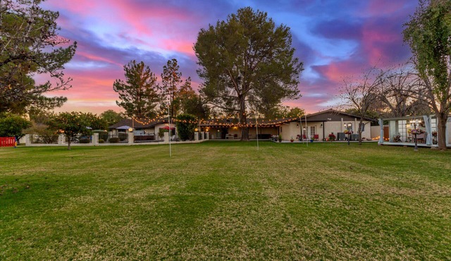 Private 1-Acre Retreat Pool, Spa, Pickleball & Ramada in Mesa