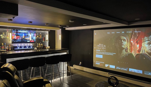 Private 1-bdr, 1 bath, Home Theatre, Bar, Kitchen, Near NYC