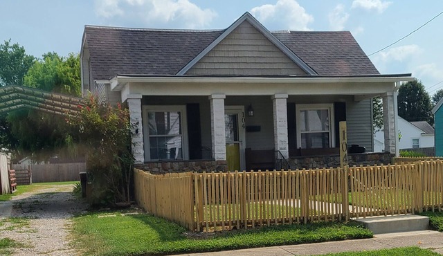 Private 1 bdrm apartment in the heart of the city. Pet friendly.