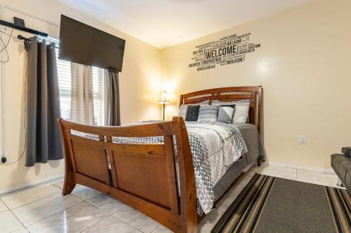 Private 1 Bed 1 Bath Orlando Oasis Shopping and Parks Nearby