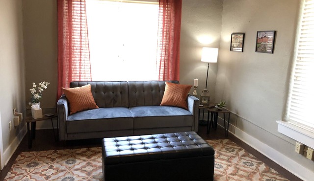 Private 1 bed, 1 bath condo located in downtown Stillwater. Wifi, desk, kitchen.