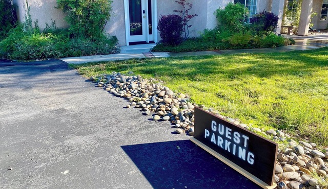 Private 1-bedroom, 1 bath within a house in amazing Oakhurst Private entrance