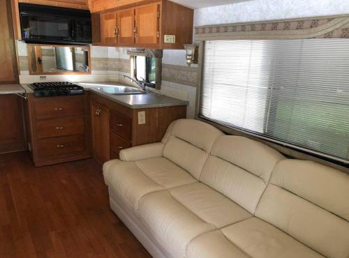 Private 1-bedroom RV, direct bus to NYC Manhattan only 2 blocks away, MetLife Stadium FIFA World Cup 25 minutes away