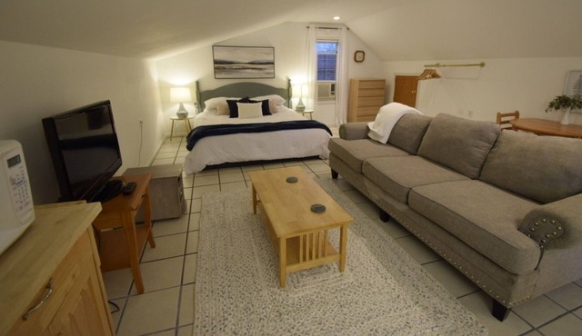 Private 1-bedroom studio apartment