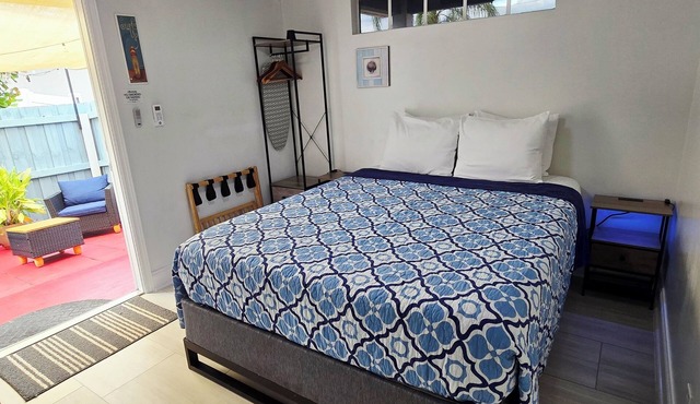 Private 1 bedroom apt/full kitchen/big shower.