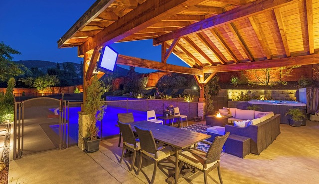 Private 10 BR Estate: Ranch House, Farmhouse & Bunkhouse at Rockin’ View Ranch!