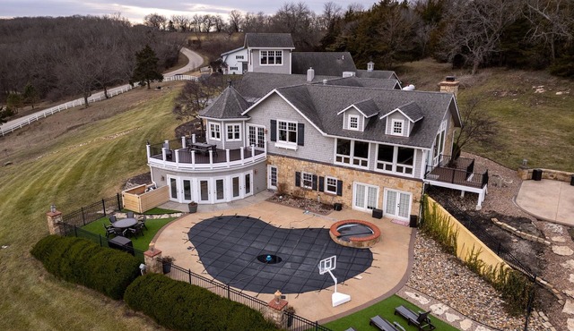 Private 11-acre Retreat-Luxury Estate - Private Gym, Pool, Entertainment Space