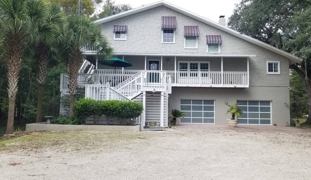 Private 12 acre Ranch sleeps up to 8 on The Santa Fe River.