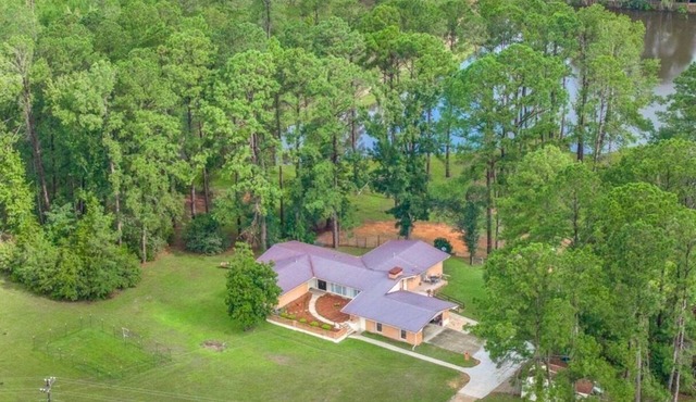 Private 12 Acre Waterfront Retreat 4 Kings ADA Gym Game Room Sleeps up to 18