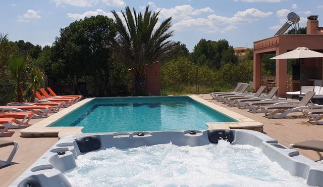 ⭐Private 13-Bedroom, 8 Bathroom Villa💦Huge pool💦♨️Jacuzzi ♨️Jacuzzi ❄️Full A/C🍖BBQ🏓PP