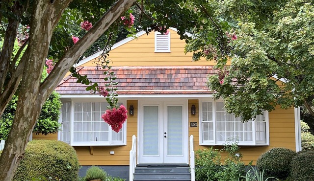 Private 1300 sq ft Cottage in Historic Yorktown-w/trolley access