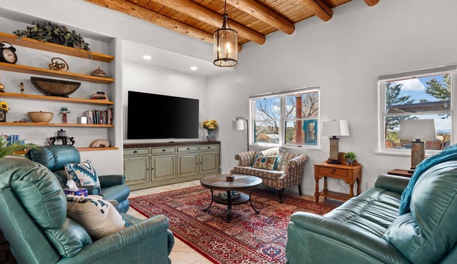 Private 15 Acres | Hot Tub + Views | Close to Plaza