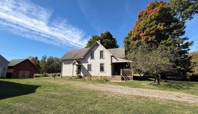 Private 150-Acre Farmhouse near Universities