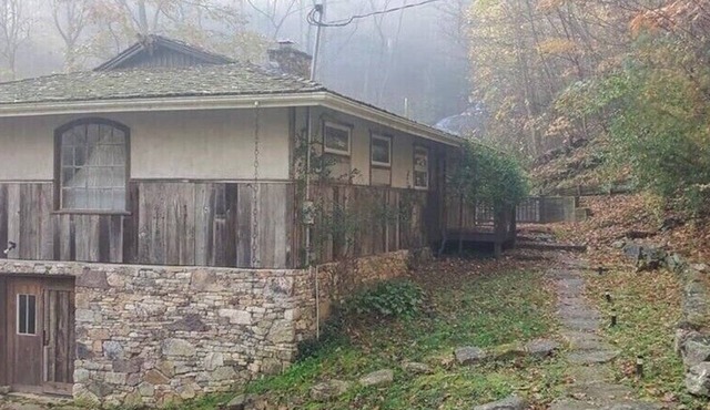 PRIVATE 150FT WATERFALL RIGHT OFF DECK! Rustic, Asian inspired.
