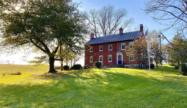 Private 18th Century Farmhouse in Virginia Wine Country with Hot Tub