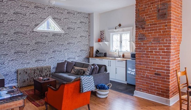 Private 1BR Apartment in Historic Mansion Near Ferry