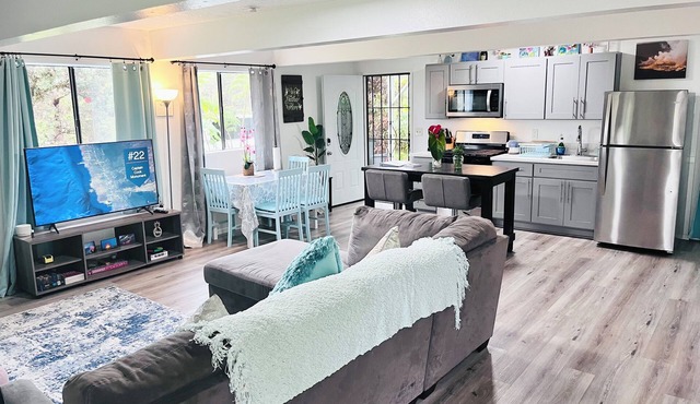 Private 1st Floor Retreat w/Hot Tub Just Minutes to Volcanoes NP!