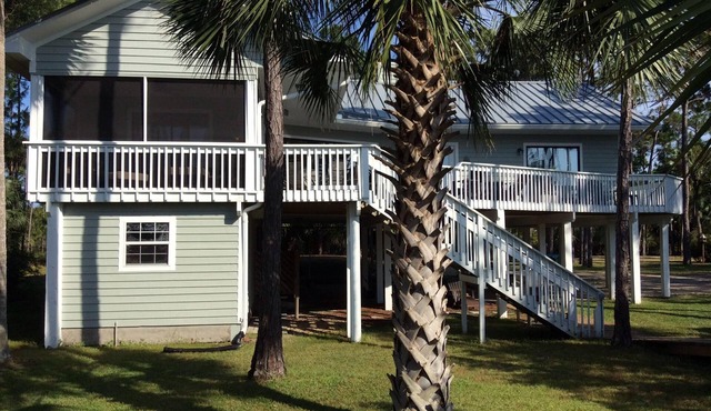 Private 2.5 acre bayfront. KAYAK LAUNCH + boat slip. February open + March 28th